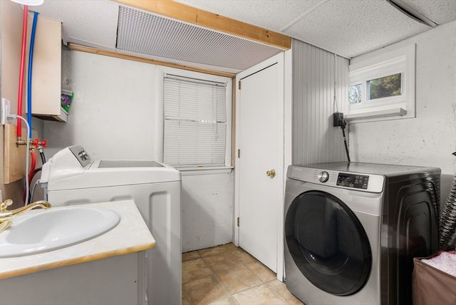 19 New Ludlow Rd, Granby, MA 01033