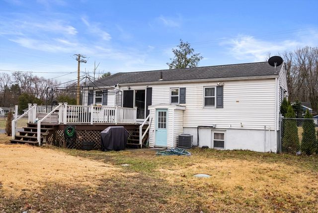 19 New Ludlow Rd, Granby, MA 01033