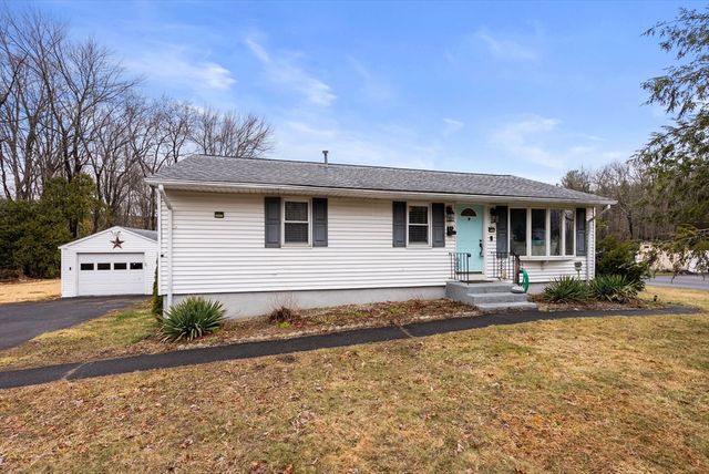 19 New Ludlow Rd, Granby, MA 01033