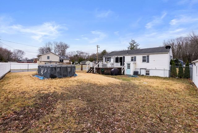 19 New Ludlow Rd, Granby, MA 01033