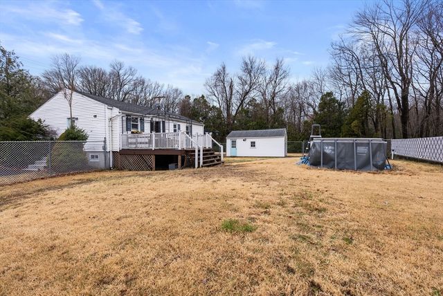 19 New Ludlow Rd, Granby, MA 01033