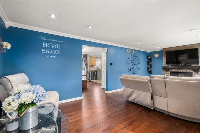 19 New Ludlow Rd, Granby, MA 01033