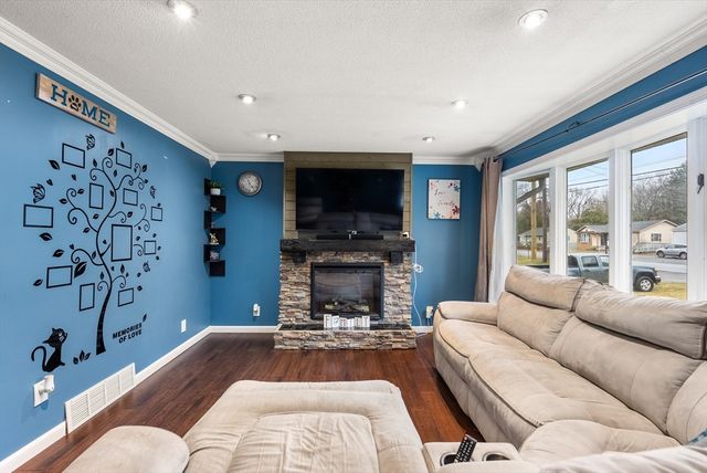 19 New Ludlow Rd, Granby, MA 01033