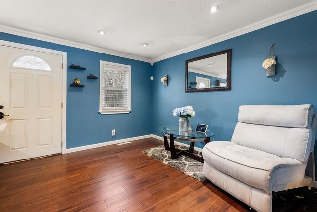 19 New Ludlow Rd, Granby, MA 01033