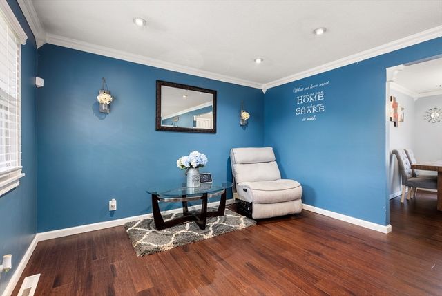 19 New Ludlow Rd, Granby, MA 01033