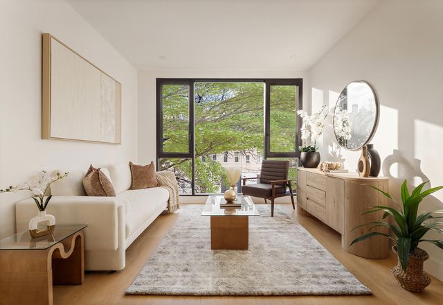 357 Leonard St Apt 2R, New York City, NY 11211