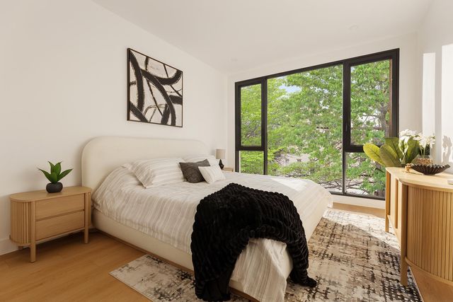 357 Leonard St Apt 2R, New York City, NY 11211