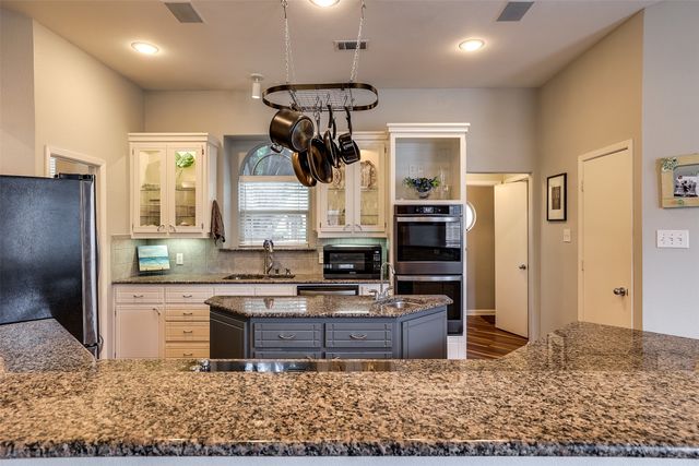 8 Velvet Court, Mansfield, TX 76063