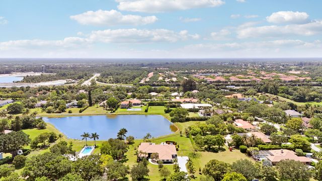 8667 Steeplechase Drive, Palm Beach Gardens, FL 33418