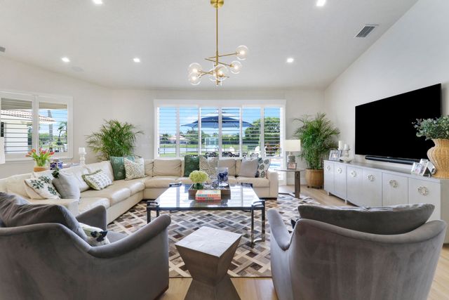8667 Steeplechase Drive, Palm Beach Gardens, FL 33418