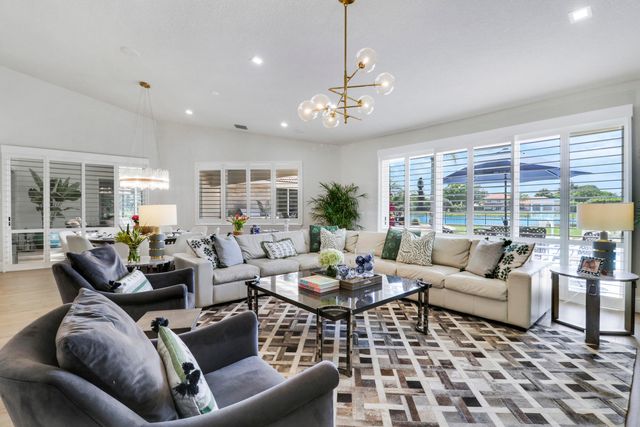 8667 Steeplechase Drive, Palm Beach Gardens, FL 33418