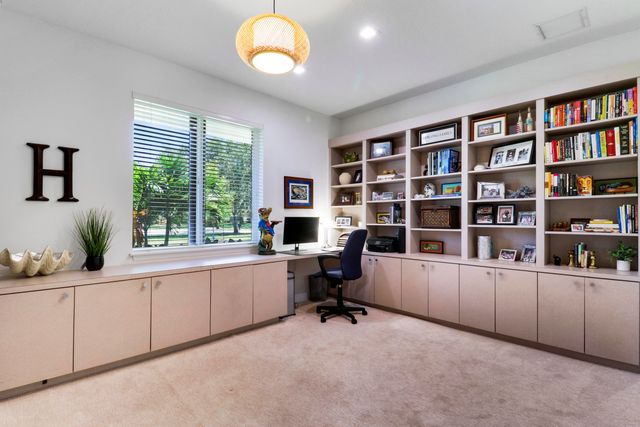 8667 Steeplechase Drive, Palm Beach Gardens, FL 33418