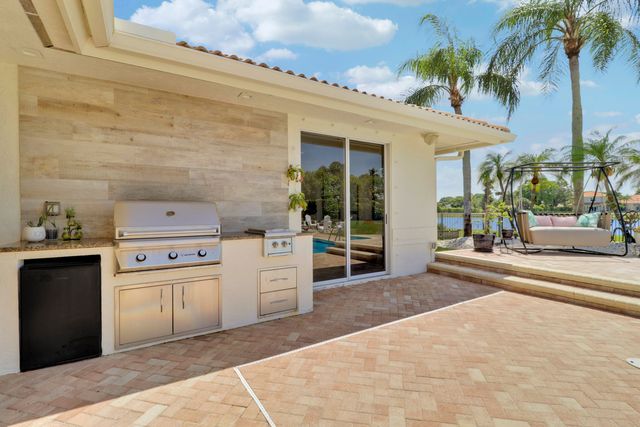 8667 Steeplechase Drive, Palm Beach Gardens, FL 33418