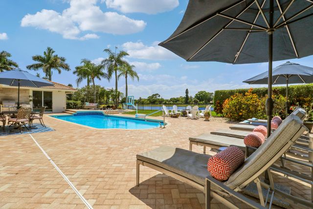 8667 Steeplechase Drive, Palm Beach Gardens, FL 33418