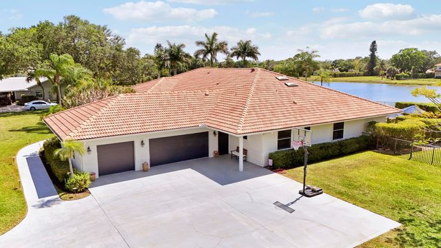 8667 Steeplechase Drive, Palm Beach Gardens, FL 33418