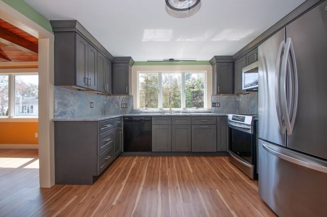 3 Bass Point Rd, Marion, MA 02738