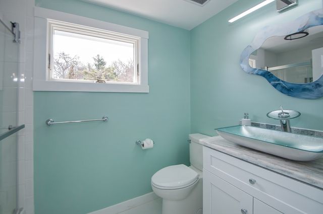 3 Bass Point Rd, Marion, MA 02738