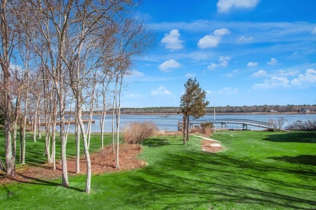 3 Bass Point Rd, Marion, MA 02738