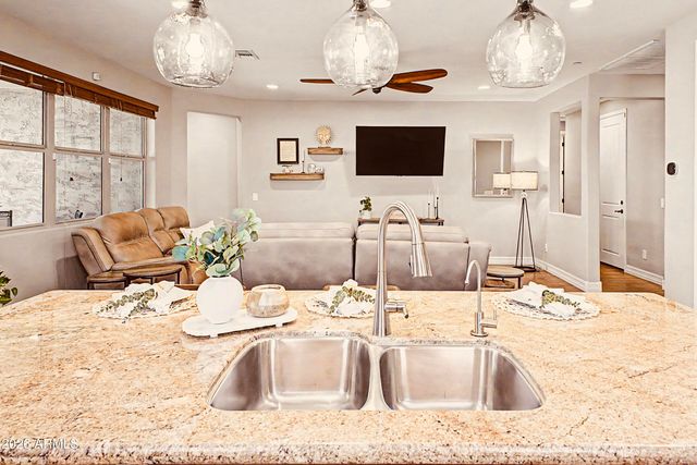 11995 W SHIFTING SANDS Drive, Peoria, AZ 85383