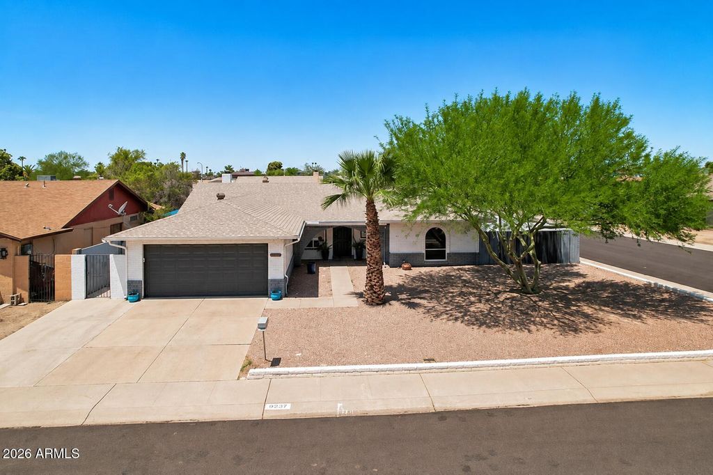 10018 N 48TH Lane, Glendale, AZ 85302 — photo 3