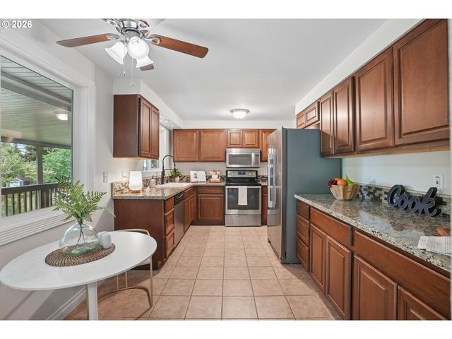 992 S END Rd, Oregon City, OR 97045