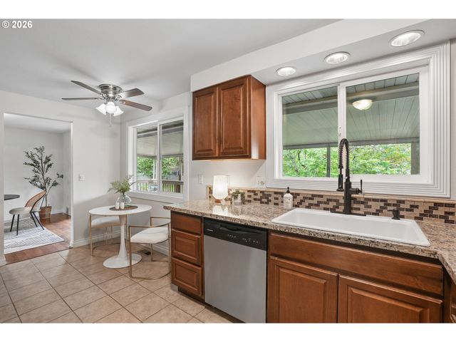 992 S END Rd, Oregon City, OR 97045
