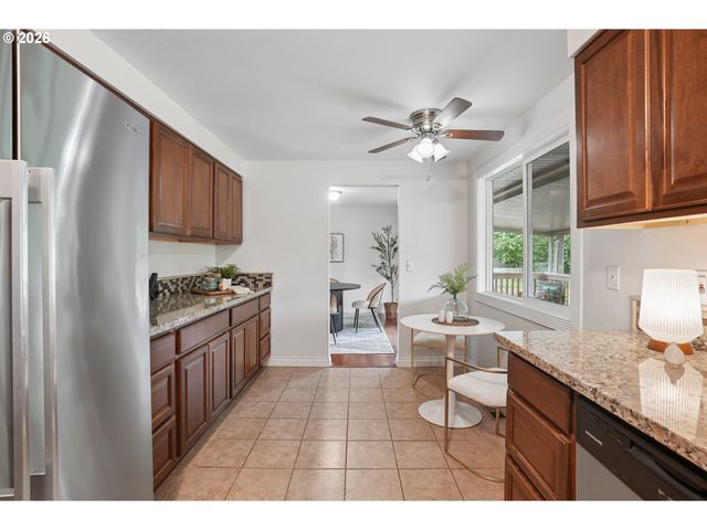 992 S END Rd, Oregon City, OR 97045