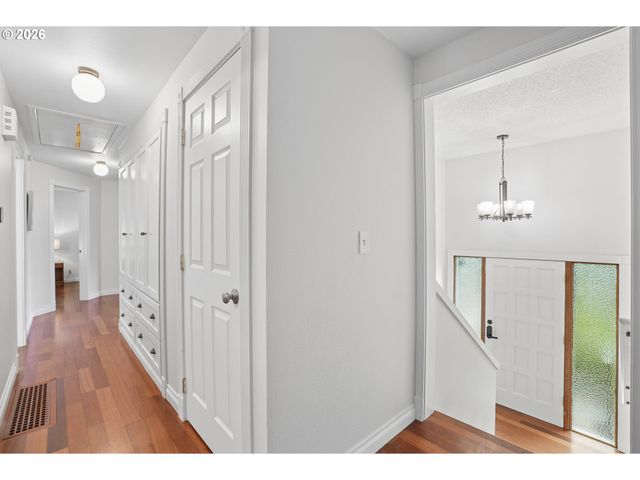 992 S END Rd, Oregon City, OR 97045