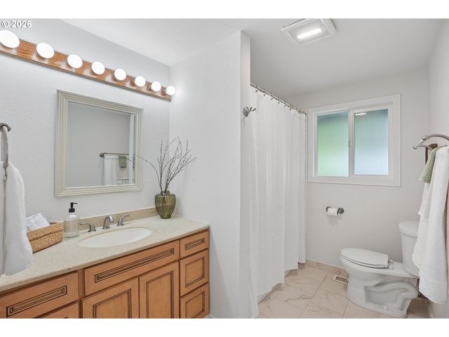 992 S END Rd, Oregon City, OR 97045