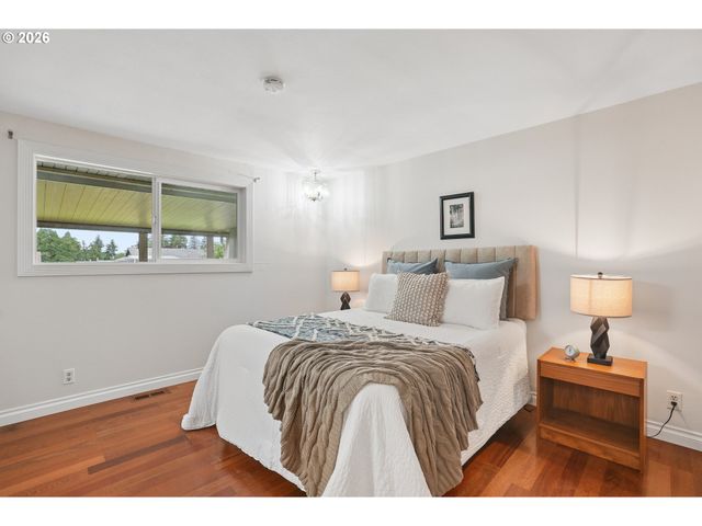 992 S END Rd, Oregon City, OR 97045