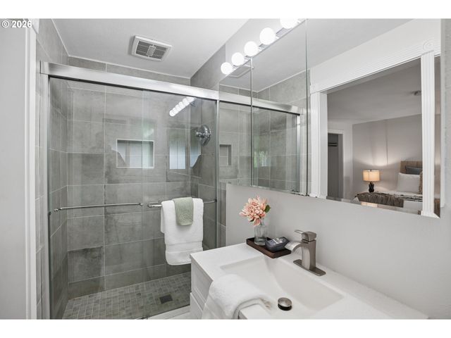 992 S END Rd, Oregon City, OR 97045