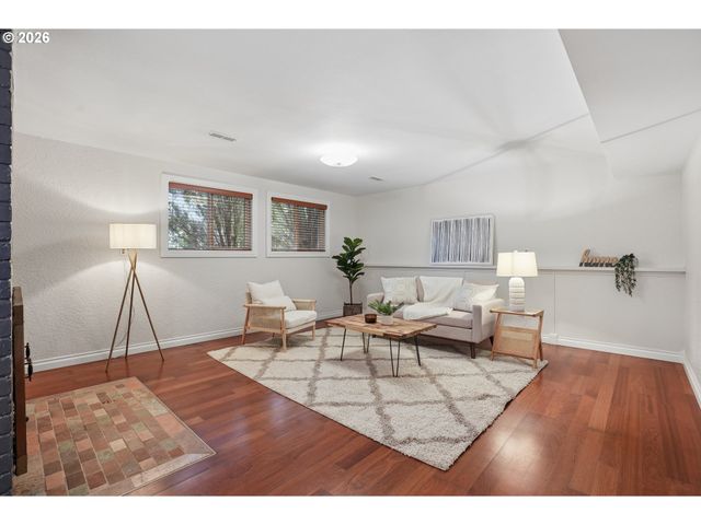 992 S END Rd, Oregon City, OR 97045