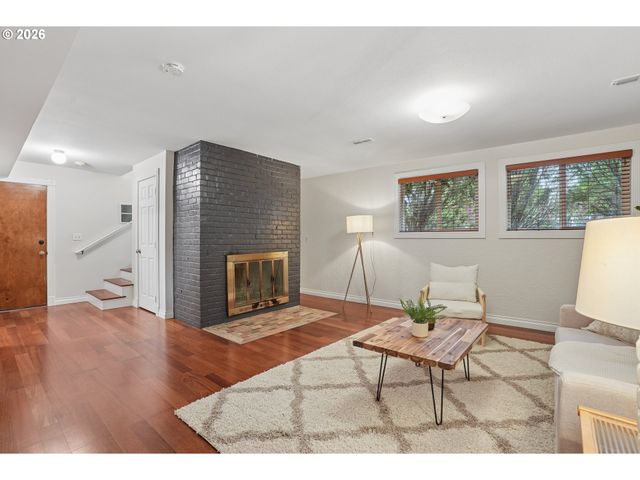992 S END Rd, Oregon City, OR 97045