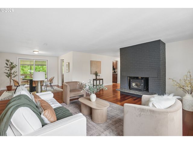 992 S END Rd, Oregon City, OR 97045