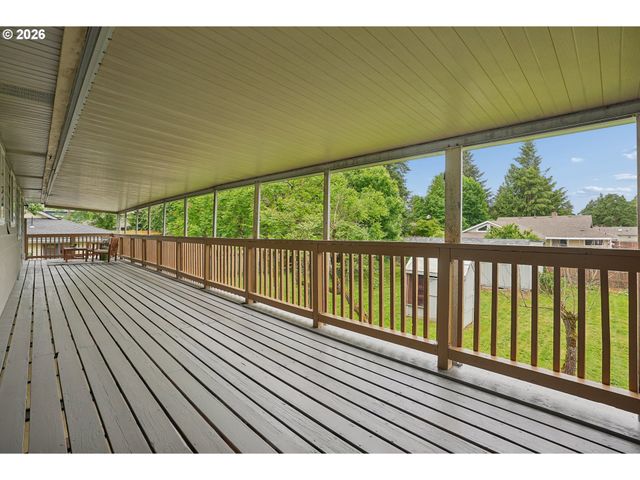 992 S END Rd, Oregon City, OR 97045