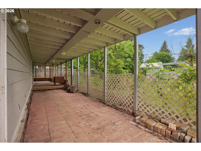 992 S END Rd, Oregon City, OR 97045