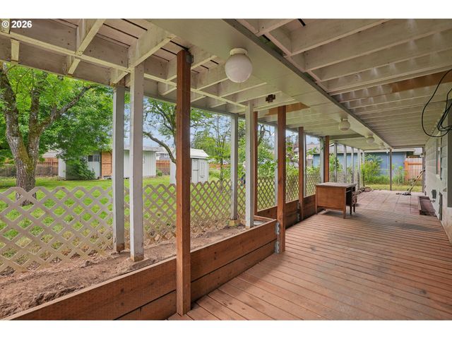992 S END Rd, Oregon City, OR 97045