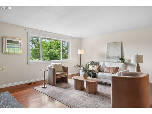 992 S END Rd, Oregon City, OR 97045