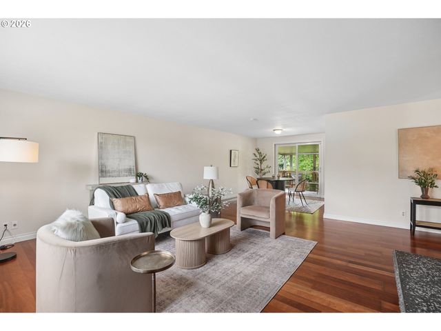 992 S END Rd, Oregon City, OR 97045