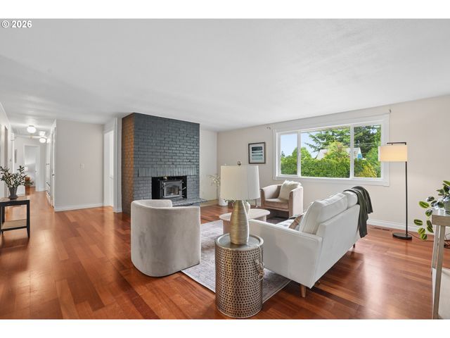 992 S END Rd, Oregon City, OR 97045
