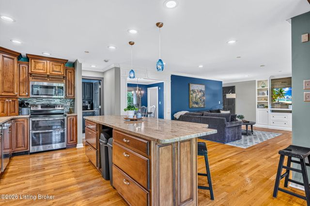 16812 Aiken Rd, Louisville, KY 40245