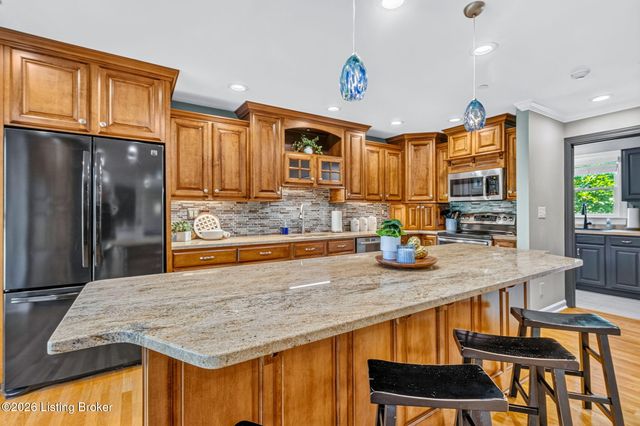 16812 Aiken Rd, Louisville, KY 40245
