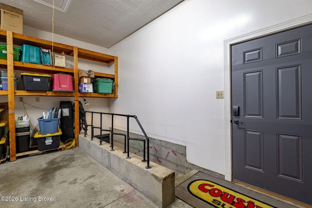 16812 Aiken Rd, Louisville, KY 40245