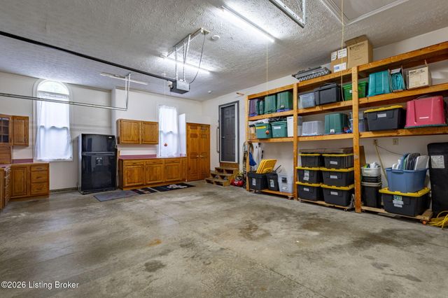16812 Aiken Rd, Louisville, KY 40245