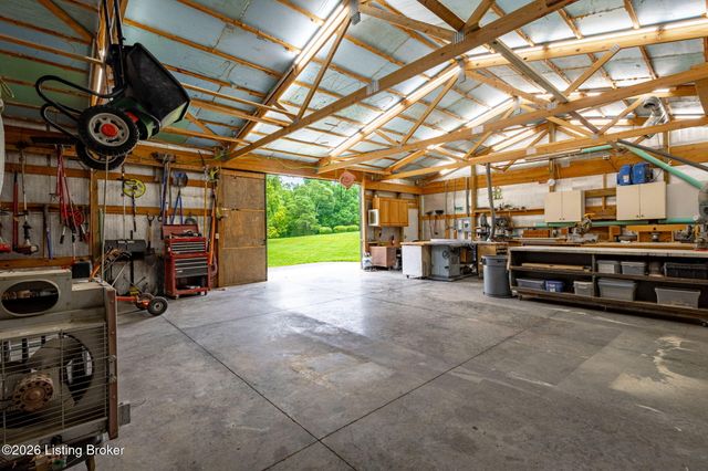 16812 Aiken Rd, Louisville, KY 40245