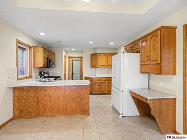 4915 Fountain Drive, Papillion, NE 68133