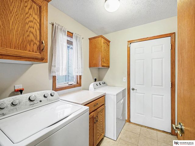 4915 Fountain Drive, Papillion, NE 68133