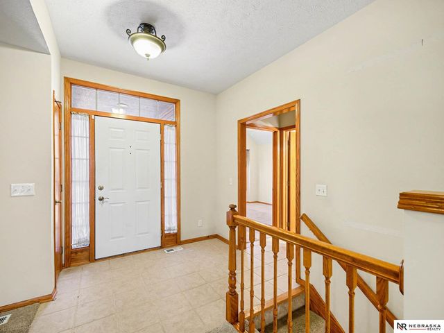 4915 Fountain Drive, Papillion, NE 68133