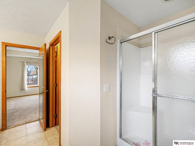 4915 Fountain Drive, Papillion, NE 68133