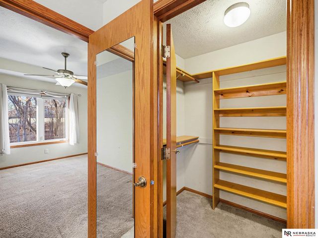 4915 Fountain Drive, Papillion, NE 68133